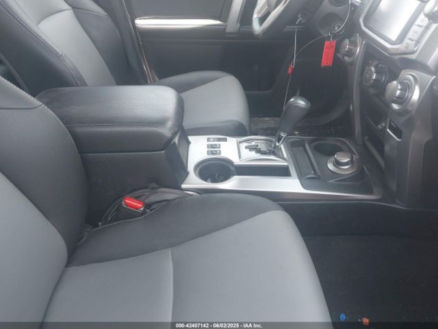 2018 TOYOTA 4RUNNER JTEBU5JR7J5500762 Photo 4