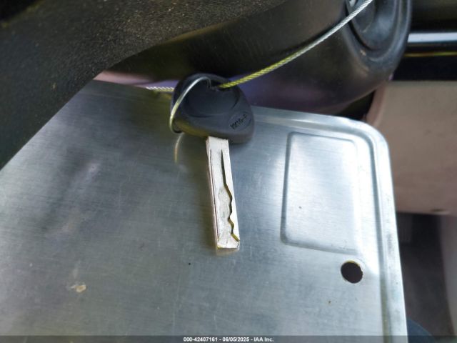 KNDMB5C18F6033864 KIA SEDONA LX