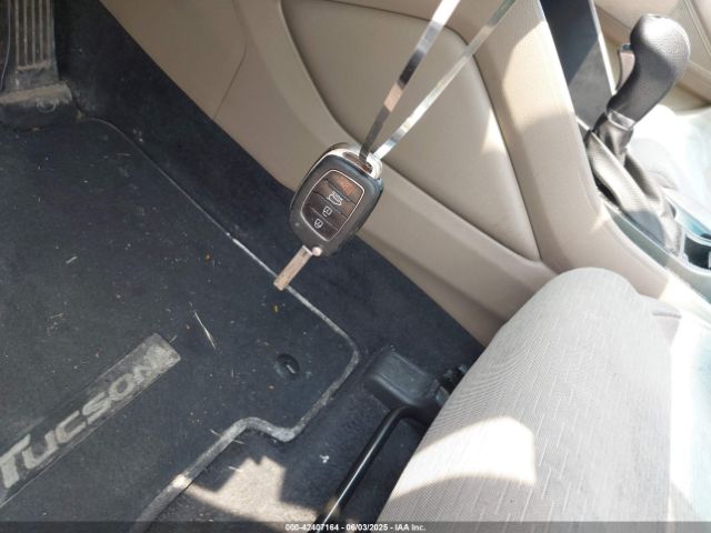 KM8J23A40KU950433 Hyundai TUCSON SE