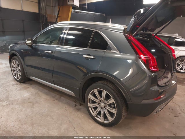 2019 CADILLAC XT4 1GYFZDR49KF137610 Photo 2