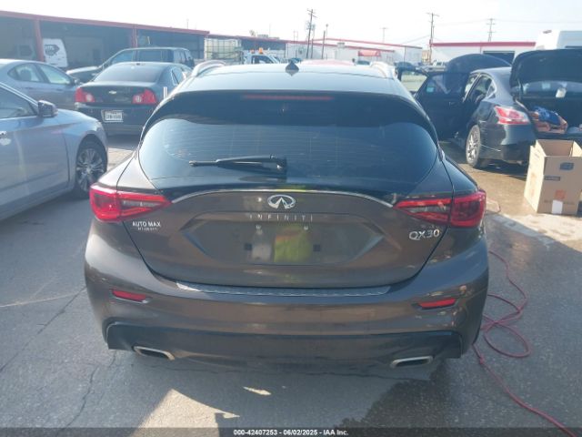 SJKCH5CP4HA023330 Infiniti Qx30 Premium