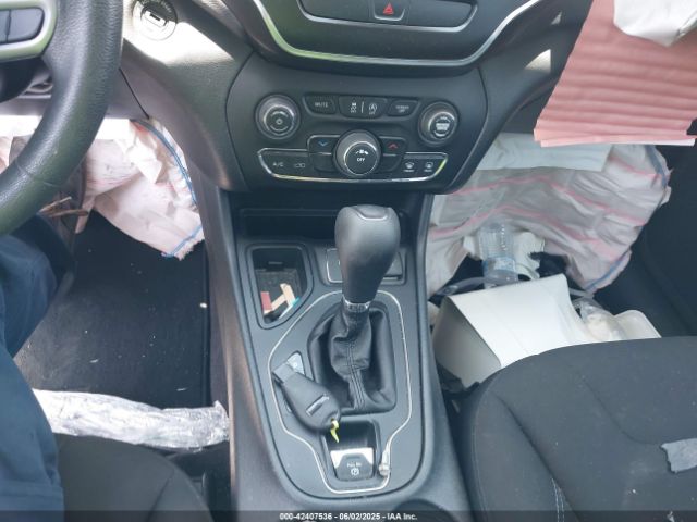 2019 JEEP CHEROKEE 1C4PJLCB8KD241701 Photo 10