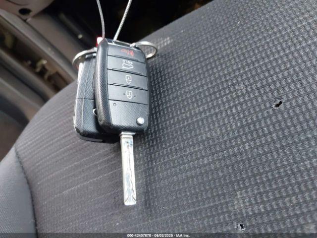 5XYKTDA61EG549167 KIA SORENTO LX