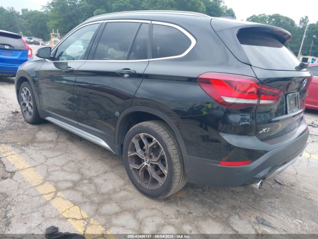 2021 BMW X1 WBXJG7C09M5U09887 Photo 2