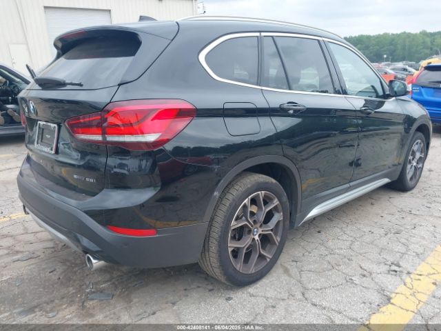 2021 BMW X1 WBXJG7C09M5U09887 Photo 3