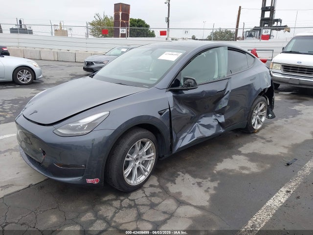 2023 TESLA MODEL Y 7SAYGDEE9PF881001 Photo 1
