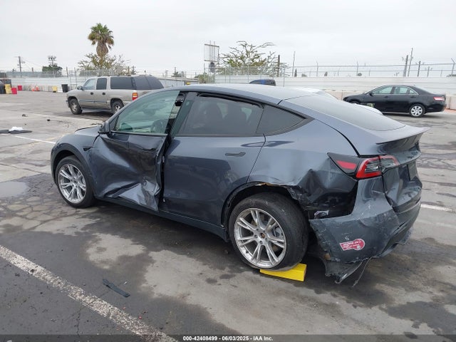 2023 TESLA MODEL Y 7SAYGDEE9PF881001 Photo 2