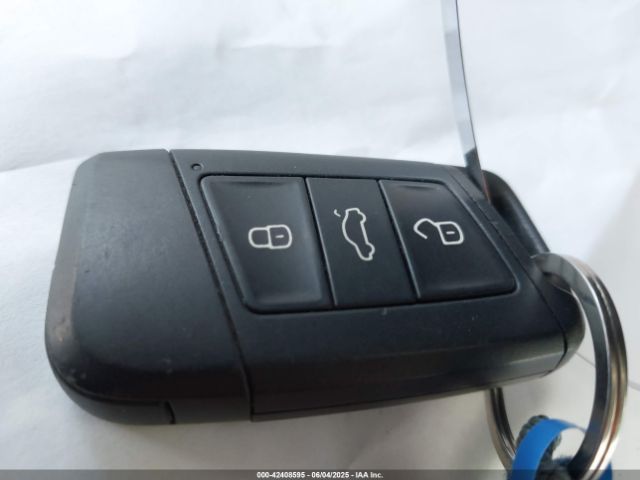 1V2CR2CAXJC594811 Volkswagen 2018