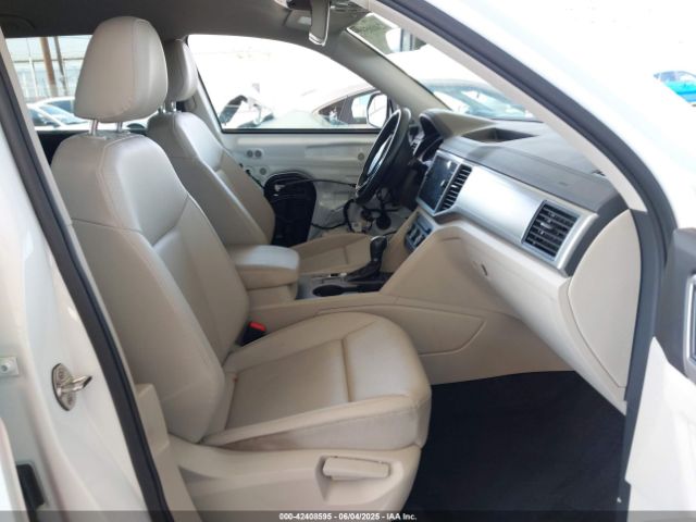 1V2CR2CAXJC594811 Volkswagen 2018
