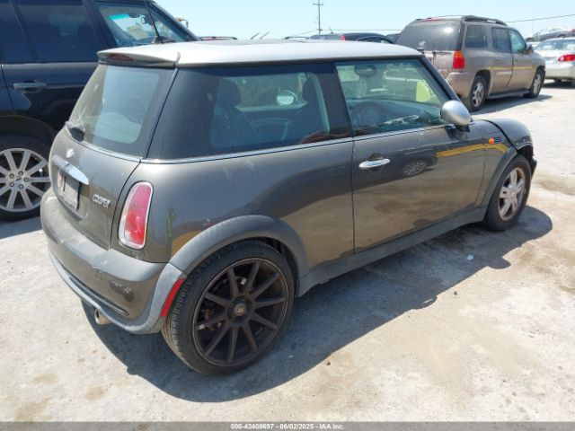 2006 MINI COOPER WMWRC33566TJ76689 Photo 3