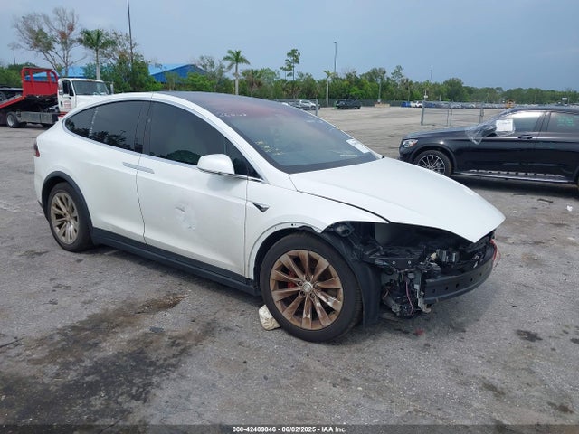 2017 TESLA MODEL X 5YJXCBE2XHF043785 Photo 0