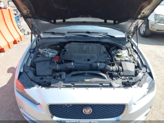 2017 JAGUAR XE SAJAD4BV7HA961369 Photo 9