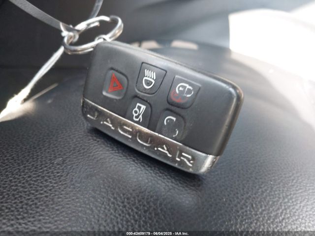 2017 JAGUAR XE SAJAD4BV7HA961369 Photo 10