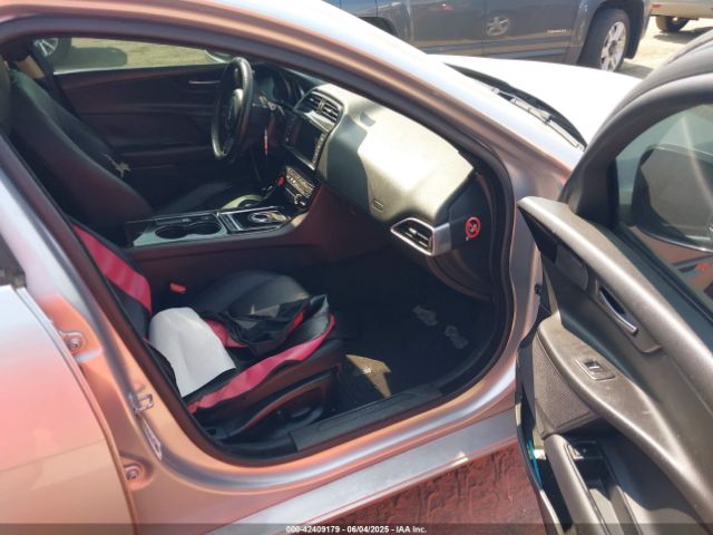 2017 JAGUAR XE SAJAD4BV7HA961369 Photo 4