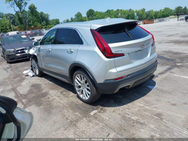 2019 CADILLAC XT4 1GYFZCR42KF162486 Photo 2