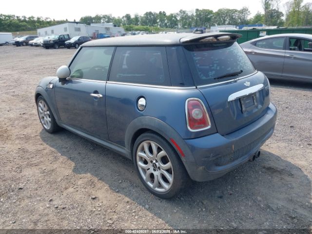 2010 MINI COOPER S WMWMF7C54ATZ74321 Photo 2