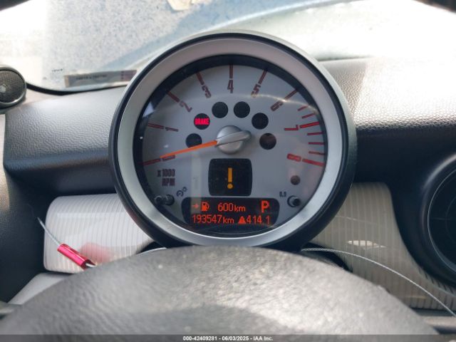 2010 MINI COOPER S WMWMF7C54ATZ74321 Photo 6