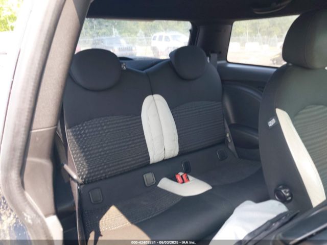 2010 MINI COOPER S WMWMF7C54ATZ74321 Photo 7