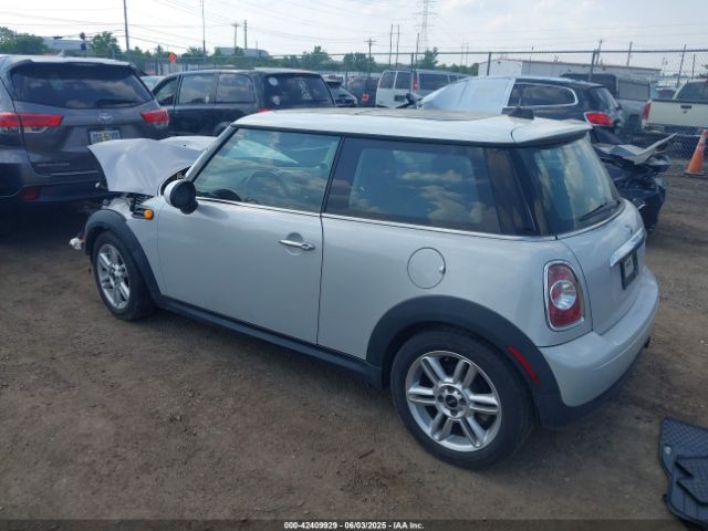 2011 MINI COOPER WMWSU3C5XBT092450 Photo 2