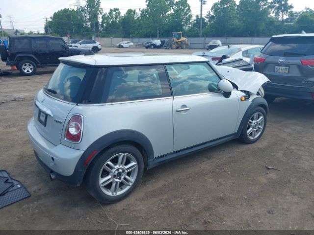 2011 MINI COOPER WMWSU3C5XBT092450 Photo 3