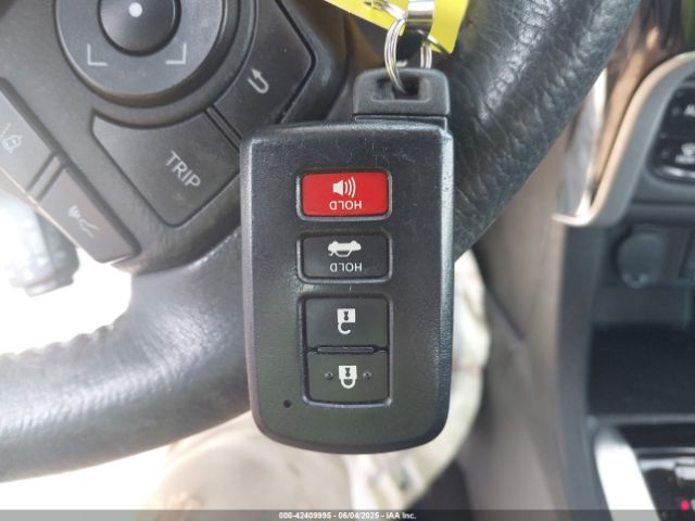 2018 TOYOTA COROLLA 5YFBURHE7JP765649 Photo 10