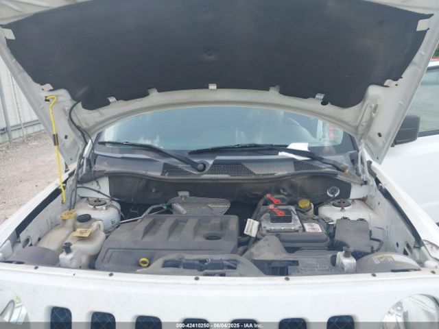1C4NJPBB6GD800041 Jeep Patriot Sport