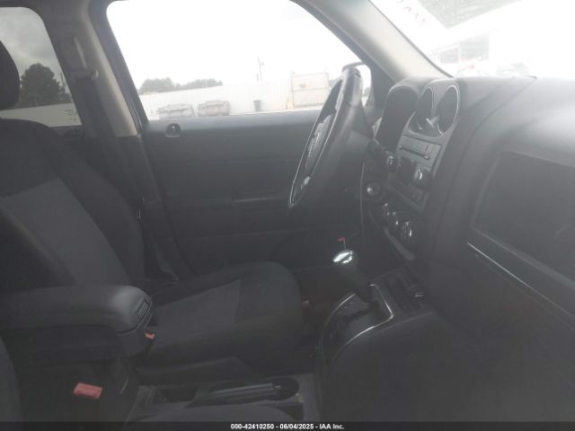 1C4NJPBB6GD800041 Jeep Patriot Sport
