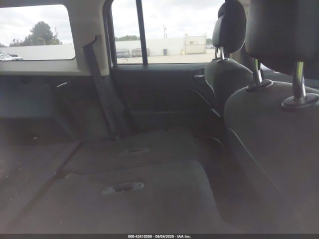 1C4NJPBB6GD800041 Jeep Patriot Sport
