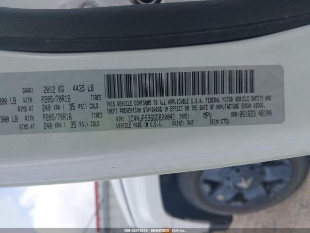 1C4NJPBB6GD800041 Jeep Patriot Sport