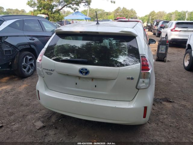 JTDZN3EU6FJ027888 Toyota Prius V Two