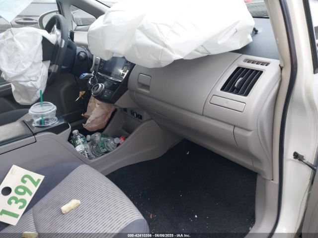 JTDZN3EU6FJ027888 Toyota Prius V Two