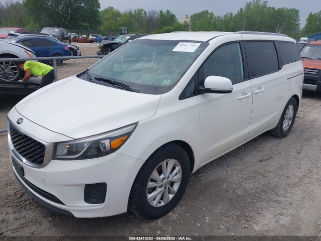 KIA SEDONA LX 2015 KNDMB5C11F6058007 Image 2