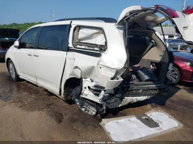 2017 TOYOTA SIENNA 5TDYZ3DC8HS889430 Photo 2