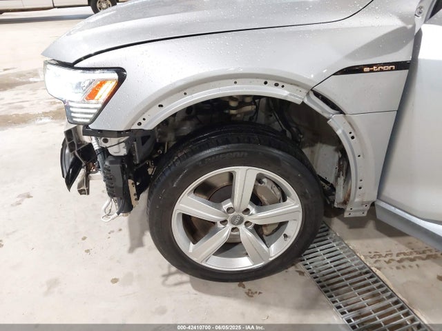 2019 AUDI E-TRON WA1LAAGE2KB009527 Photo 5