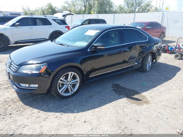 Volkswagen Passat 2014 1VWCN7A35EC069365 Image 2