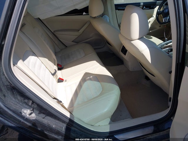 Volkswagen Passat 2014 1VWCN7A35EC069365 Image 8