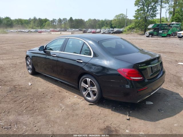 2017 MERCEDES-BENZ E 300 WDDZF4KB8HA125884 Photo 2