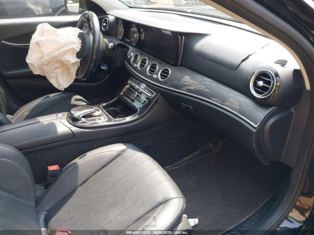 2017 MERCEDES-BENZ E 300 WDDZF4KB8HA125884 Photo 4