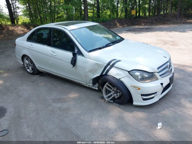 2012 MERCEDES-BENZ C 300 WDDGF8BB7CR212099