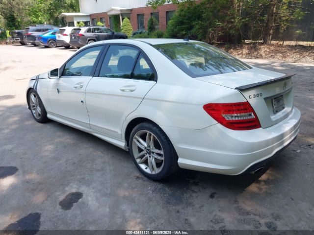 2012 MERCEDES-BENZ C 300 WDDGF8BB7CR212099 Photo 2