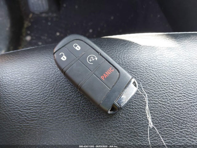 3C4NJDBBXMT547228 Jeep 2021