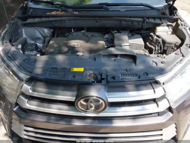 2019 TOYOTA HIGHLANDER 5TDBZRFH4KS992336 Photo 9