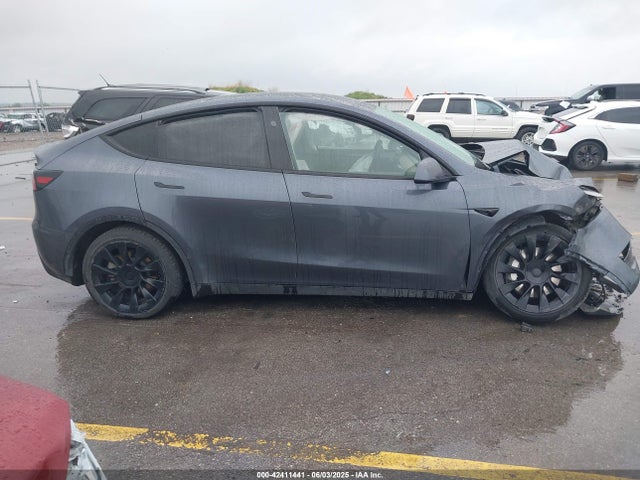 7SAYGDEE9PA183114 Tesla 2023