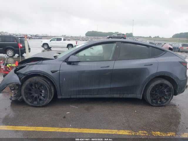 7SAYGDEE9PA183114 Tesla 2023