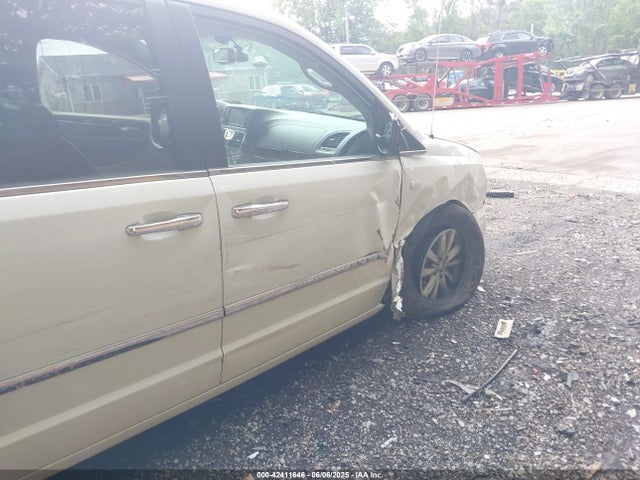 2C4RC1CG9ER425968 Chrysler Town & Country Touring-l 30th Anniversary