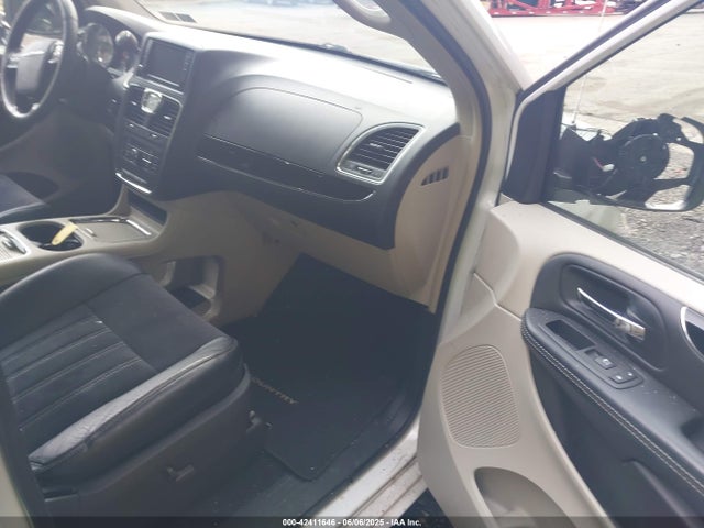 2C4RC1CG9ER425968 Chrysler Town & Country Touring-l 30th Anniversary