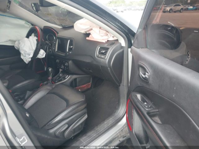 3C4NJDDBXKT799944 Jeep Compass Trailhawk 4x4