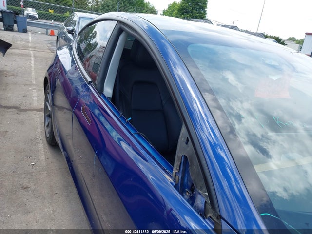 5YJ3E1EB9MF974887 Tesla MODEL 3