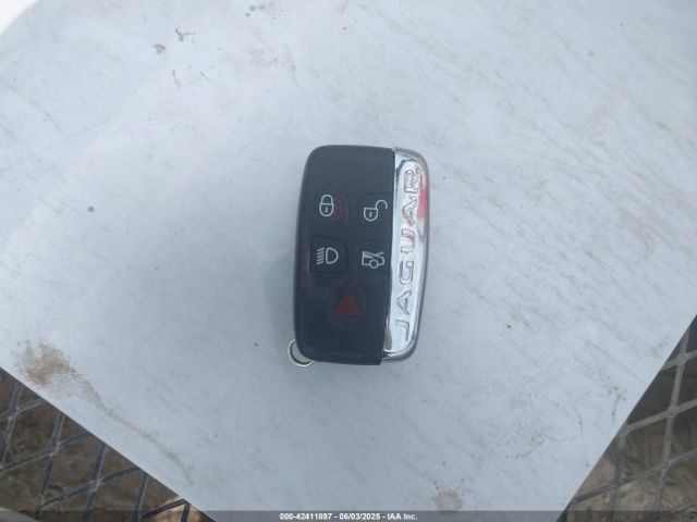 2017 JAGUAR XJ SAJWJ2GD4H8W05326 Photo 10