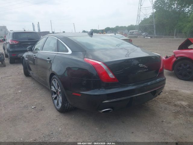 2017 JAGUAR XJ SAJWJ2GD4H8W05326 Photo 2